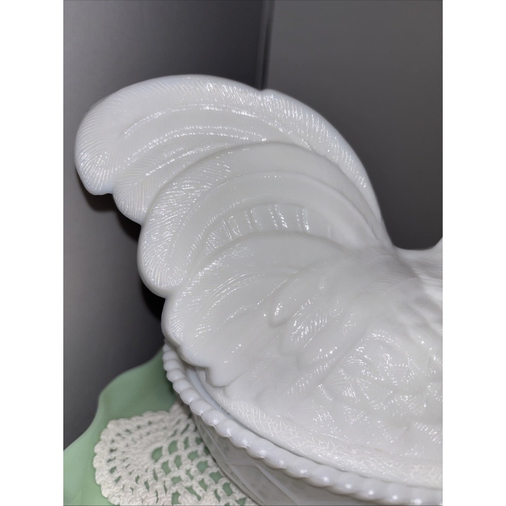 Westmoreland White Milk Glass Large Hen On Nest Hand Painted With Glass Eyes - Picture 6 of 10